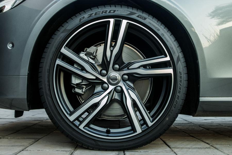 Колеса Volvo S90 T6 R-Design 2017 года  (ZA) (фото 19 из 20)
